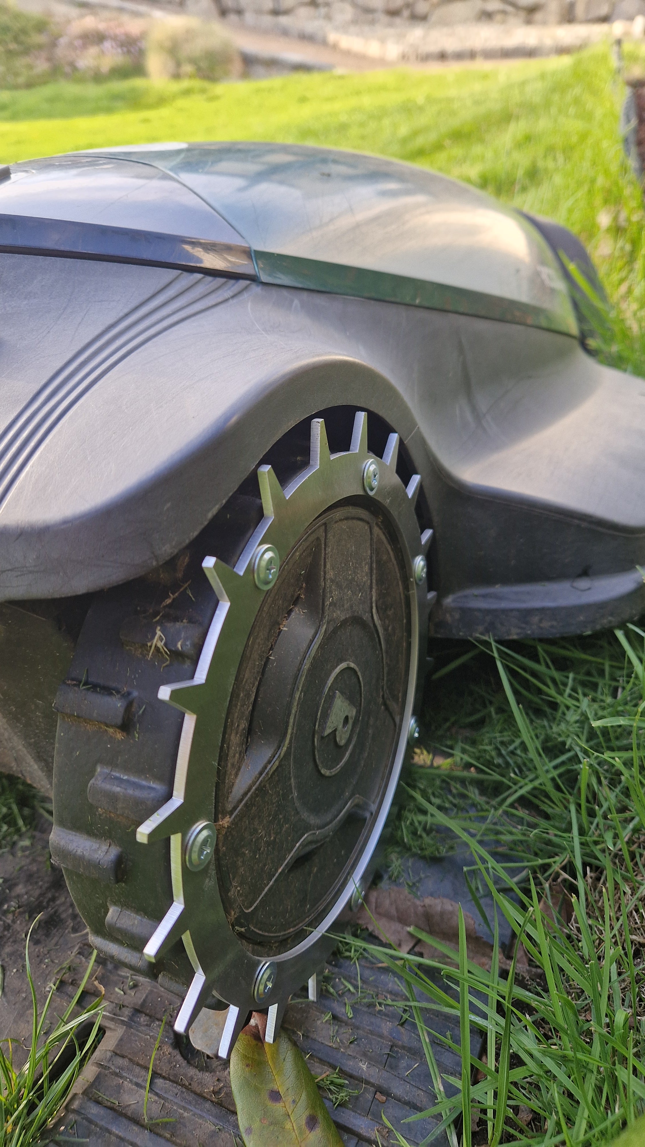 Spikes Robomow RC / MC